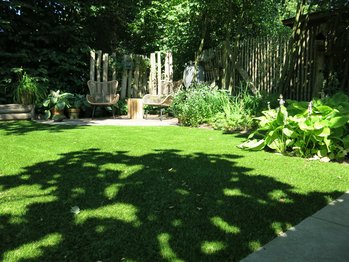 Kunstgras in voor- en achtertuin